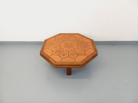 Image 1 of Tavolino ottagonale Barrois con motivi vintage da erbario in legno di rovere e ceramica Vallauris degli anni '60 e '70.