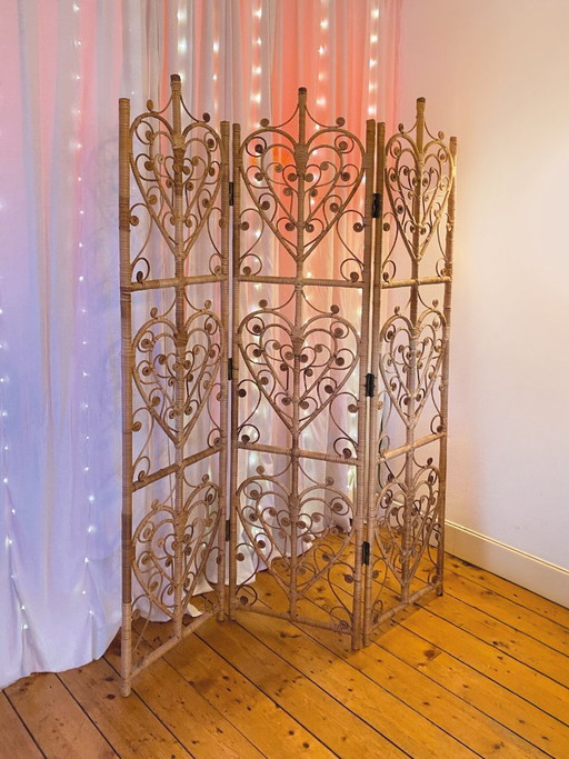 Paravent vintage en osier à motif cœur