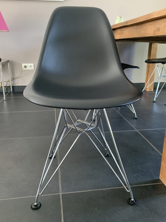 Image 1 of 6 sedie Vitra Eames nere.