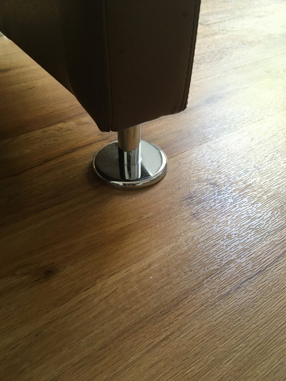 Image 1 of Zweisitziges Designer-Ledersofa von Touché in neuwertigem Zustand.