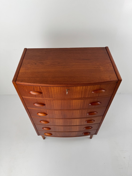 Image 1 of Deense teakhouten commode met sleutel – elegante opbergkast in mid-century stijl