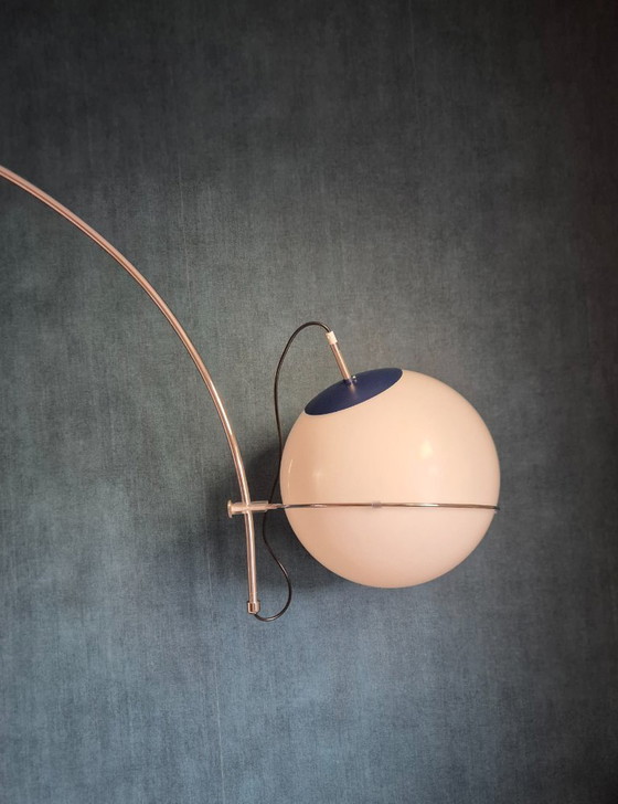 Image 1 of Lampada da terra vintage XL - Lampada ad arco | blu | cromata | globo grande - anni '70