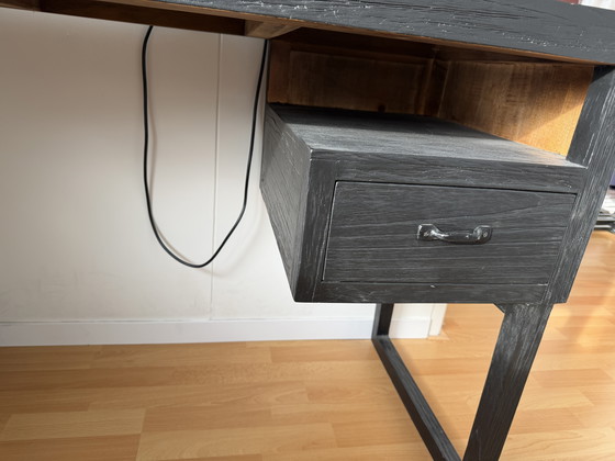 Image 1 of Black Desk “debe vivir” Black Panther