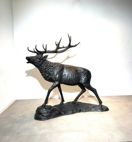 Escultura monumental de ciervo en bronce, 175 cm. – beeldhouwkunst (photo 2 of 10)