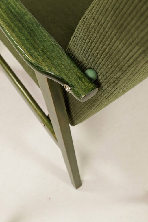 Vintage Lounge-Sessel, olivgrüner Cord, grünes Holz, Mid-Century-Design, 1960