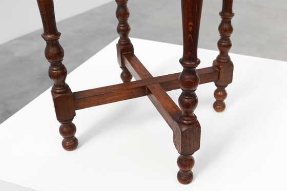 Image 1 of Table d'appoint en chêne à pieds tournés hexagonaux, France, Mid Century, années 1940