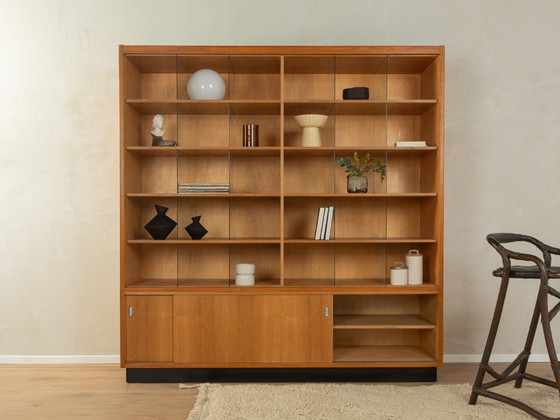 Image 1 of Vintage verkoopkast uit de jaren 50