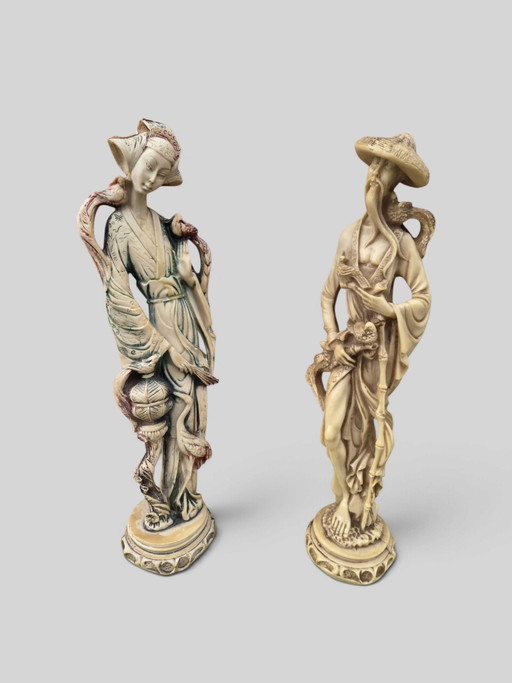 Vintage Asiatische Zierfiguren / Skulpturen in Elfenbein-Optik