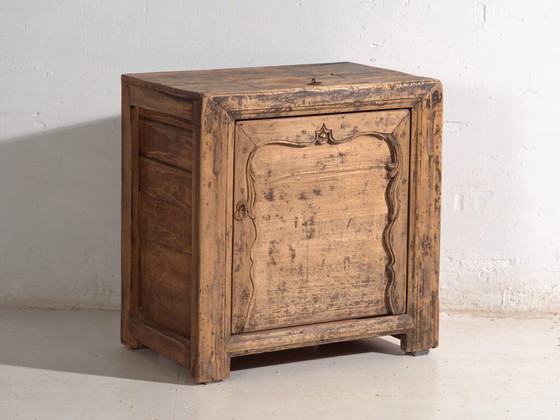 Shanxi low cabinet in elm with carved door – China, circa 1930 – Sideboard cabinet, Iron (photo 5 of 40)