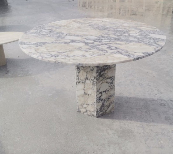 Image 1 of Runder Esstisch aus Viola Calacatta-Marmor