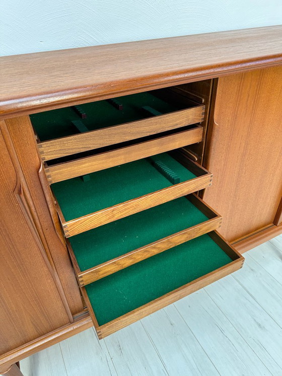 Image 1 of Dänisches Teak-Highboard aus den 1960er Jahren von Axel Christensen für ACO Møbler – Mid-Century-Schrank mit Schiebetüren