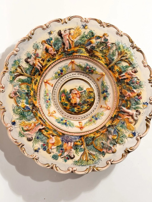 Large Capodimonte Porcelain Plate, Hand-Painted and Embossed, 1950s – decoratieve objecten