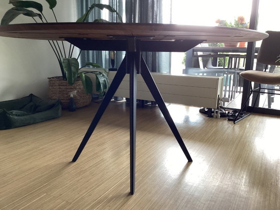 Image 1 of table à manger ronde en noyer