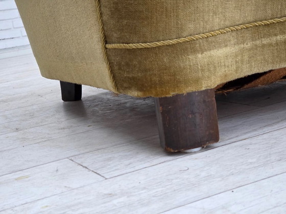 Image 1 of Poltrona danese, anni '60, velluto verde, legno di quercia.