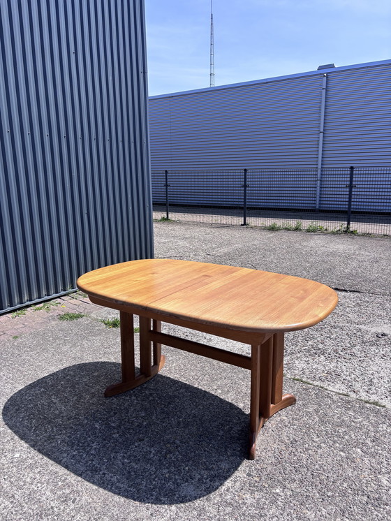 Image 1 of Vintage oak dining table extendable solid