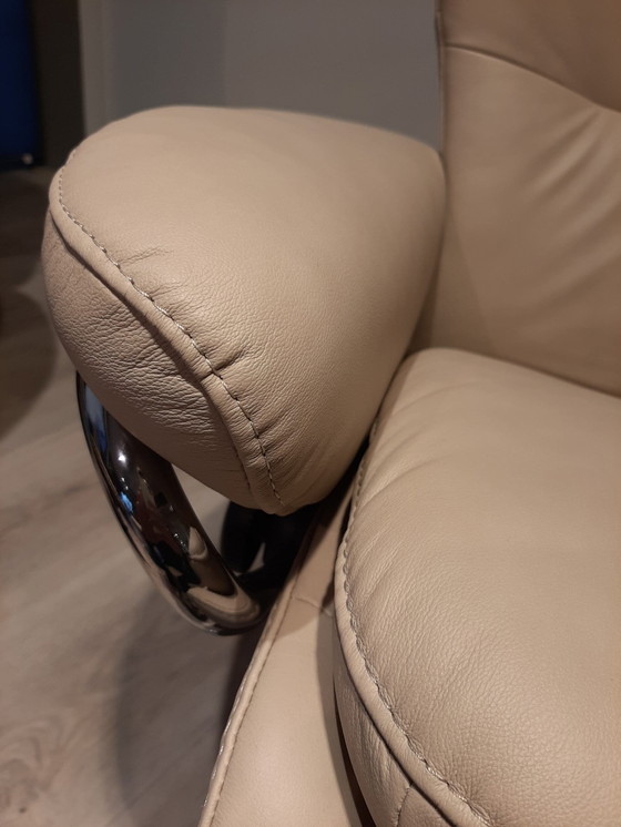 Image 1 of Stressless Rome recliner with ottoman
