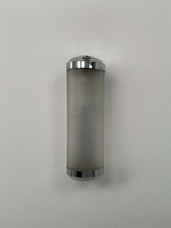 Image 1 of Vintage buisvormige Art Deco wandlamp, verchroomd metaal en gezandstraald glas, Frankrijk, 1930