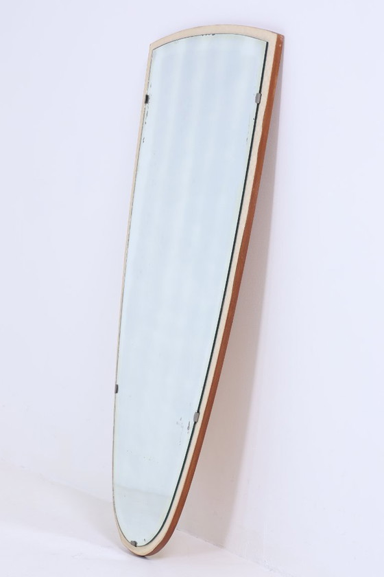 Image 1 of Specchio d'epoca anni '60 - metà secolo Specchio da appendere Specchio di legno Retrò inclinato Vintage #06-03