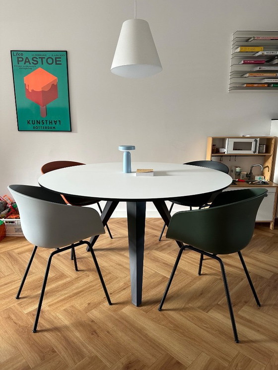 Image 1 of Tavolo da pranzo Osesi Belly 140 cm di Kees Marcelis