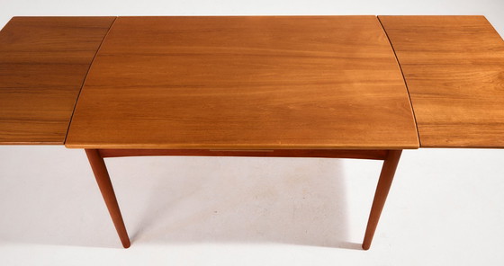 Image 1 of MK9976 Table de salle à manger restaurée en teck et chêne