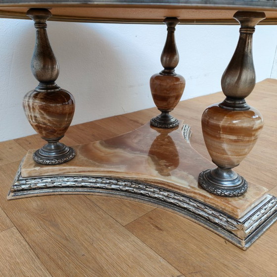 Image 1 of Table basse ronde vintage de style Régence avec plateau en marbre