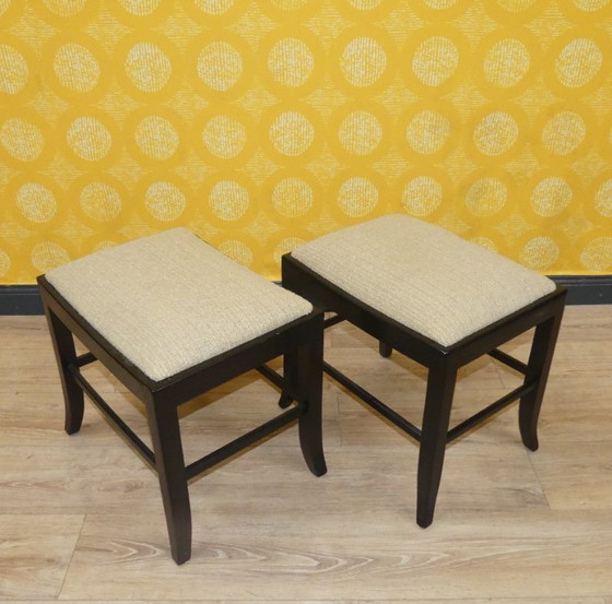 Image 1 of Set von 2 schlichte 1930er Jahre Hocker Sitz Federkern gepolstert vintage antik retro nostalgie Schemel Fußbank