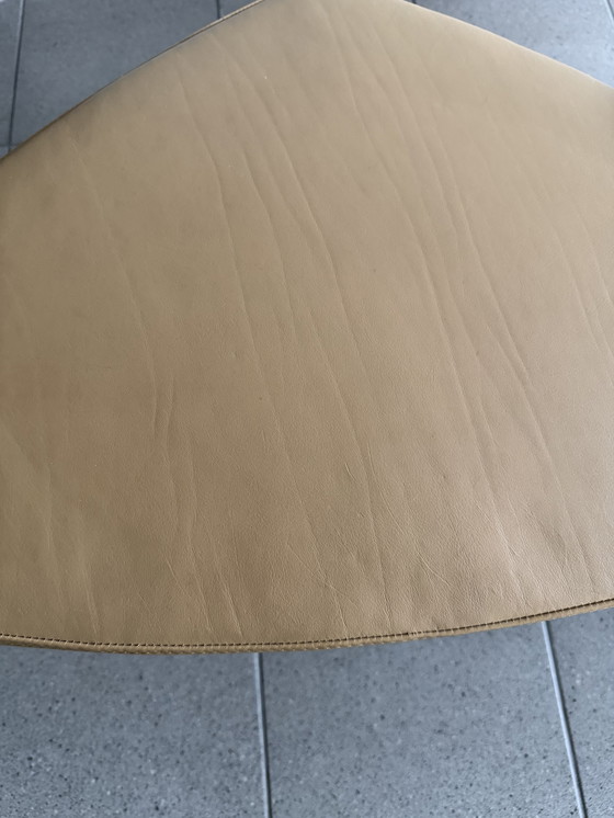 Image 1 of Leolux Joey a mis une table de salon, une chaise et un poef. 