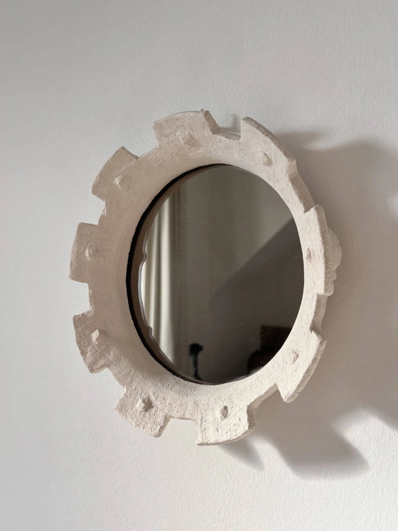Zeitgenössischer französischer Keramikspiegel, "Gioielli" von Renzo Maar., Glas, Weiß, Brutalist (Foto 9 von 12)
