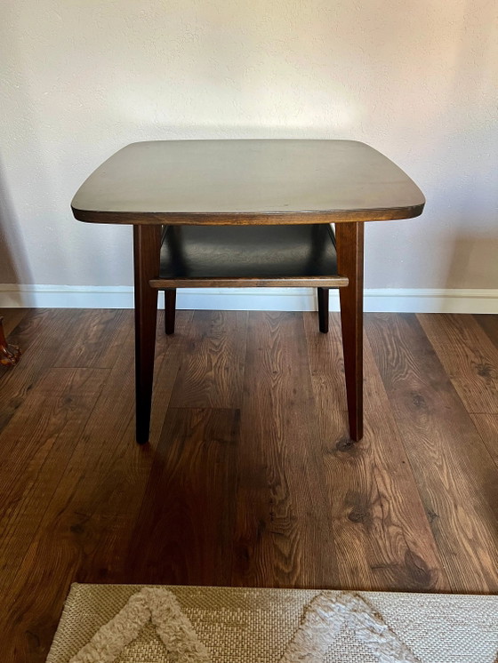 Mesa auxiliar/bandeja Mid Century con estante. Mesa auxiliar alemana de alta calidad de los años 40 a 50. (photo 8 of 9)