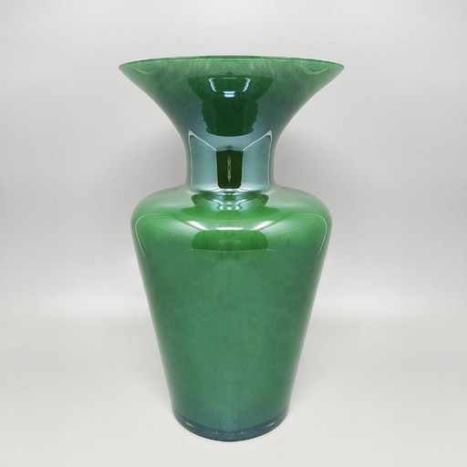 1970s Luxury handcrafted Green Vase in Murano glass by Maestro del Vetro. Made in Italy.