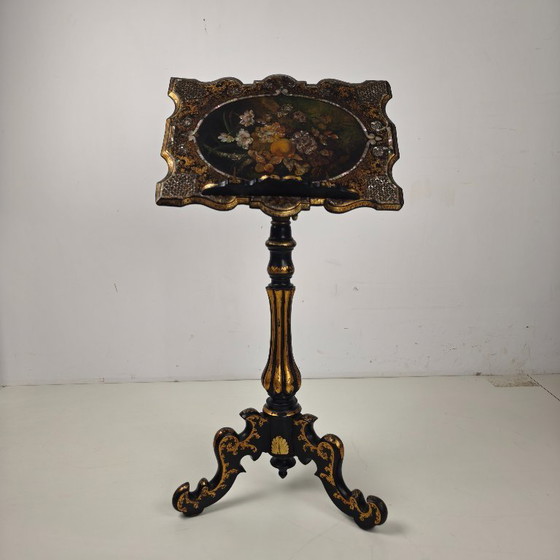 Image 1 of Atril francés antiguo de papel maché lacado con incrustaciones de nácar, ca. 1880.