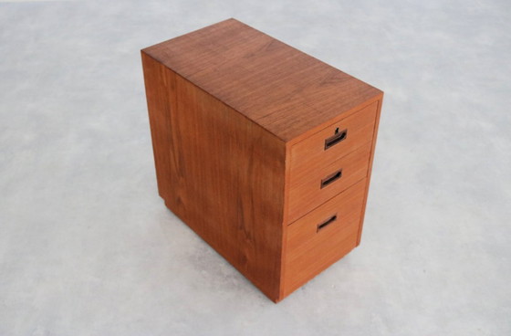 Image 1 of Commode suédoise vintage en teck