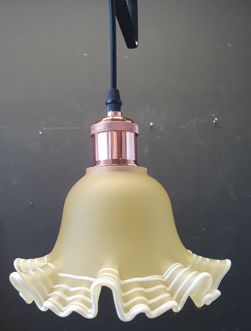 2239 Antike Glaspendelleuchte gelb mit neuer Verkabelung