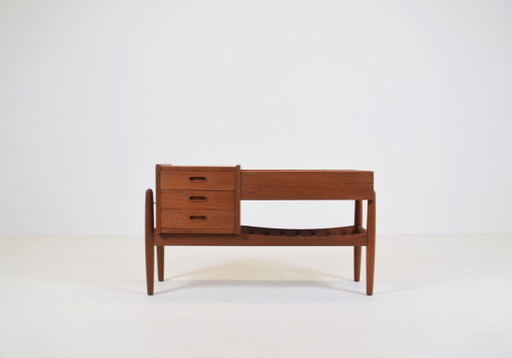 Mobili danesi in teak con fioriera, disegnati da Arne Wahl Iversen nel 1961.