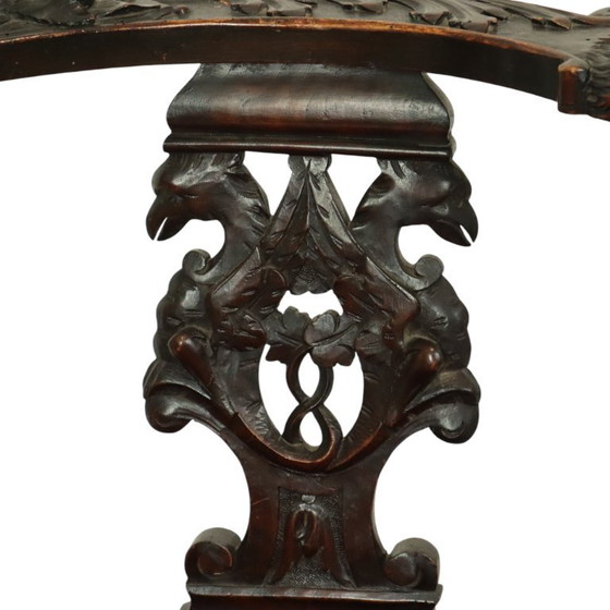 Image 1 of Fauteuil d'angle ancien en chêne italien de style Renaissance