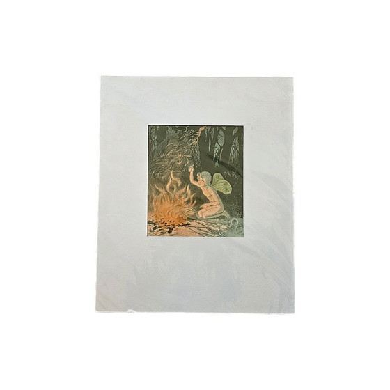 Image 1 of Antica litografia a colori raffigurante un elfo accanto a un falò, prima metà del XX secolo.
