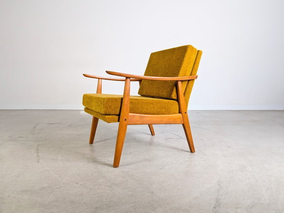 Image 1 of Poltrona Mid-Century, poltrona Bouclé, vintage retrò, giallo senape