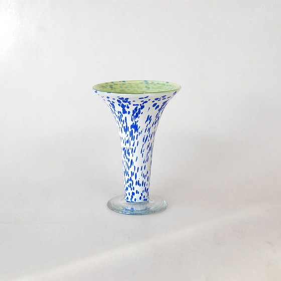 Image 1 of Vase Chalice modèle avec points bleus 1989