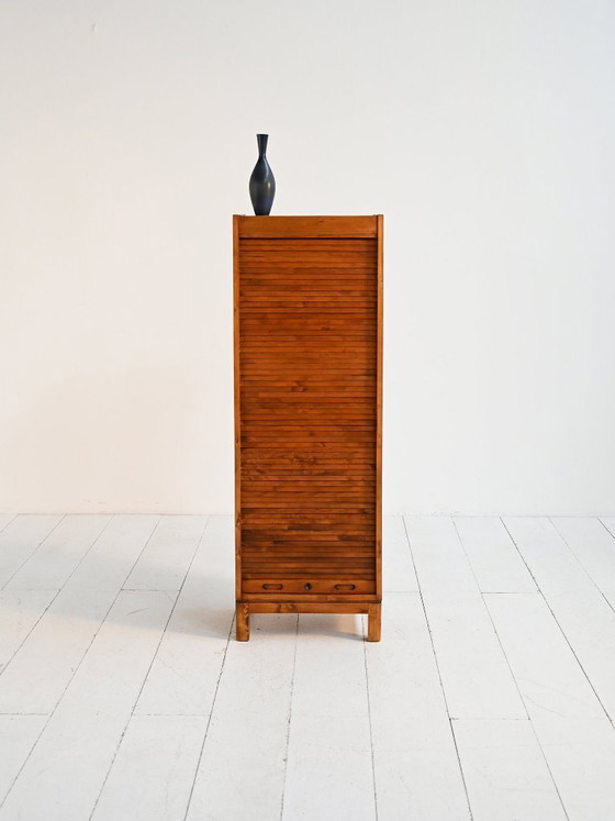 Image 1 of Kast met roldeur van berkenhout, jaren 1940