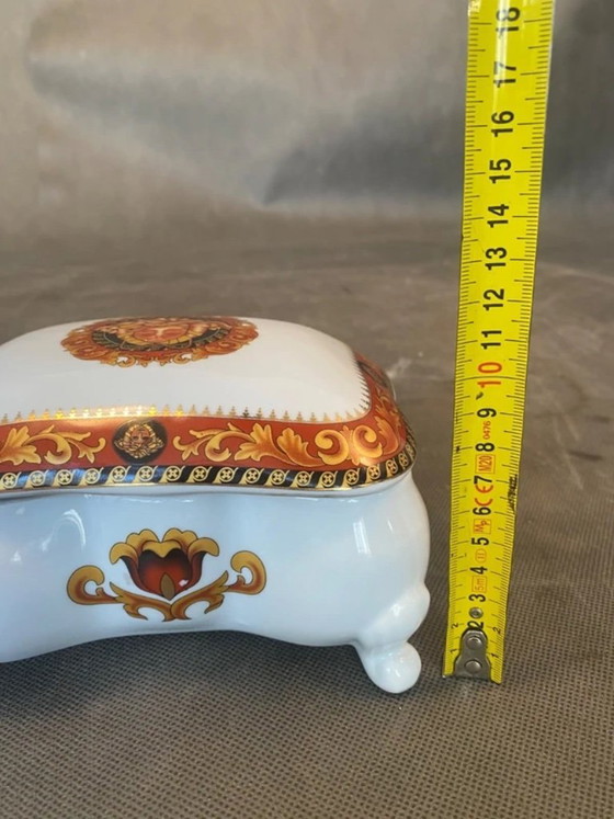 Schmuckkästchen aus Porzellan – Medusa-Dekor – Tischdekoration, Porcelain (photo 5 of 5)