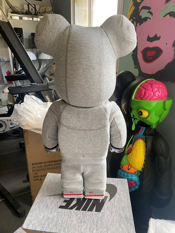 Image 1 of Bearbrick NIKE TECH FLEECE N98 1000% 70cm Edition 2023 ausverkauft MEDICOM