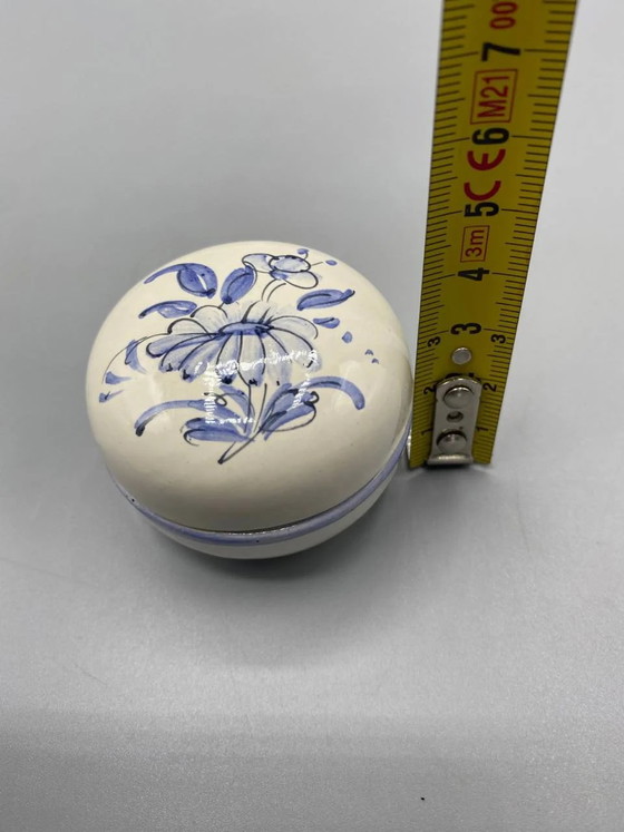 Scatola rotonda in maiolica Moustiers, con decorazione floreale blu dipinta a mano, 8 cm – Stoviglie (photo 5 of 5)
