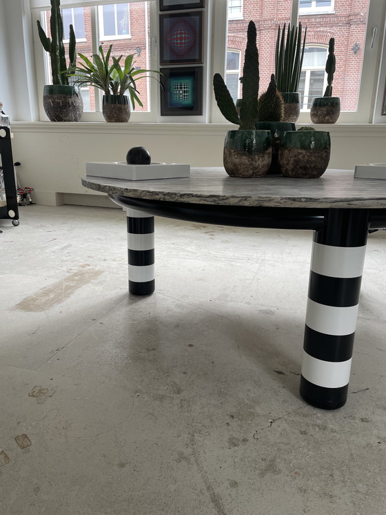 Image 1 of Table basse postmoderne