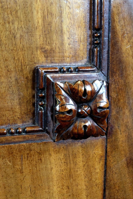 Image 1 of Elégant cabinet en acajou à décor floral vers 1780.