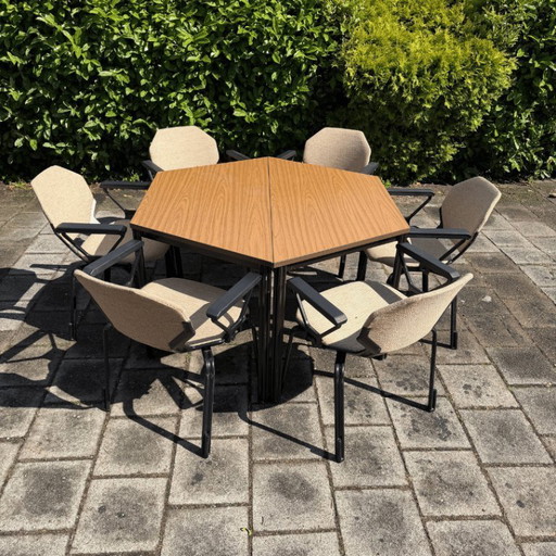 Set aus 6 Designstühlen (achteckig) + 2 Tischen - Fröscher, 1980er Jahre