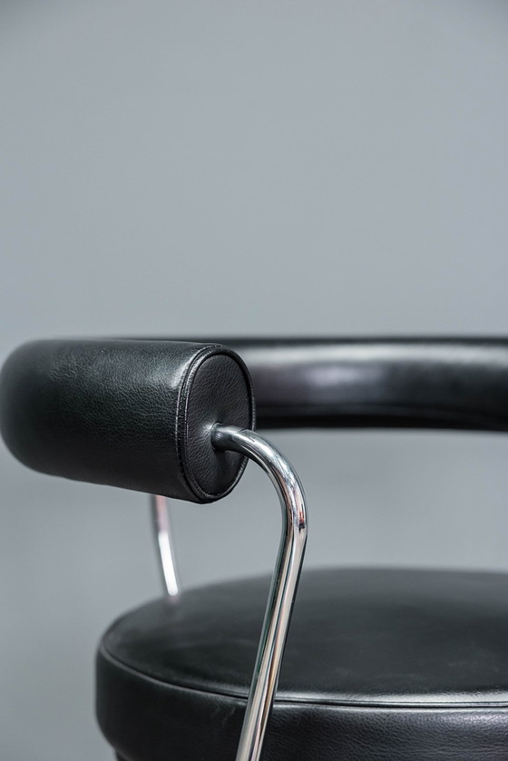 Image 1 of Sgabello LC7 di Corbusier