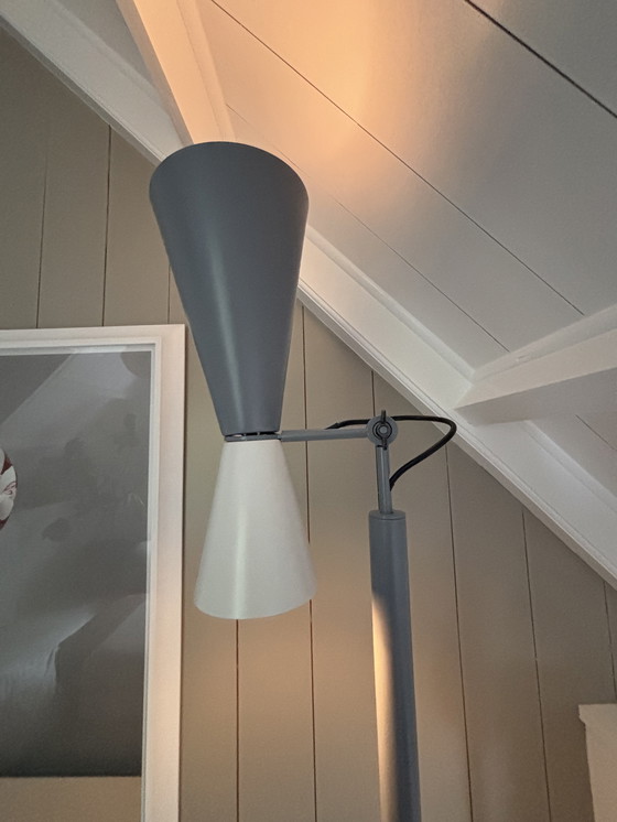 Image 1 of Nemo Parliament Vloerlamp wit grijs van Cassina, Le Corbusier