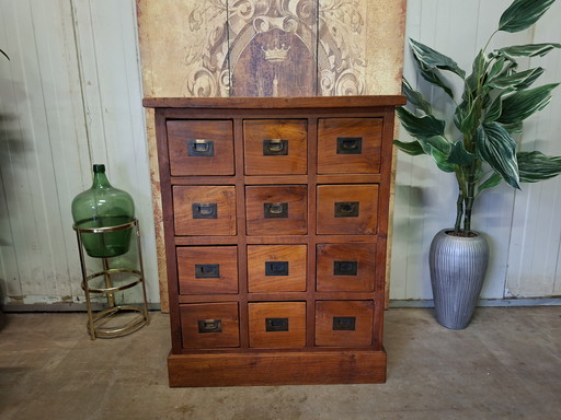 Teakhouten ladenkast, apothekerskast, archiefkast afm. 80x52cm en 101cm hoog.