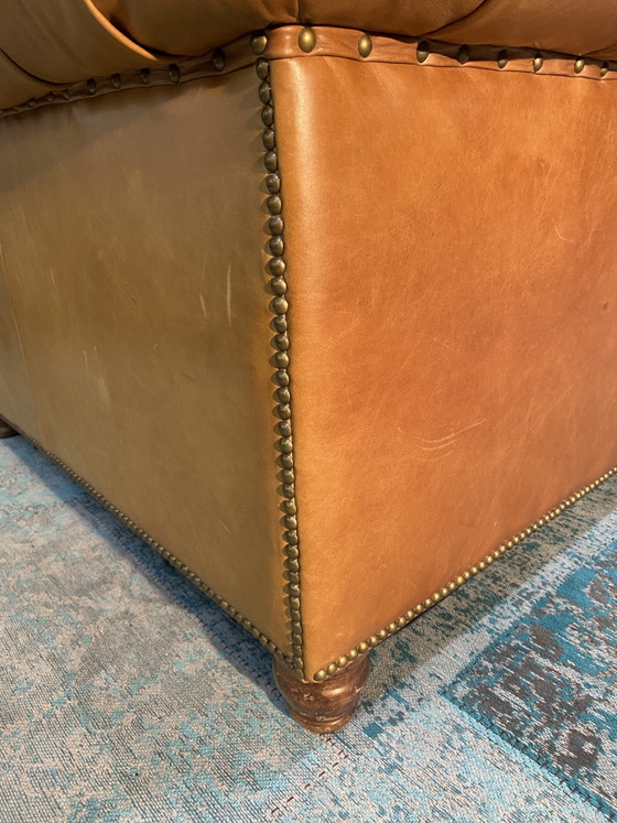 Divano Chesterfield XXL vintage color cognac – Winchester, Divani, Pelle, Legno (photo 9 of 12)