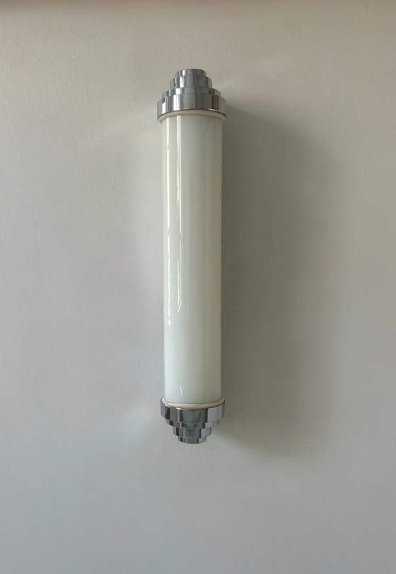 Image 1 of Lampada da parete vintage modernista cromata e opalina, Francia 1980